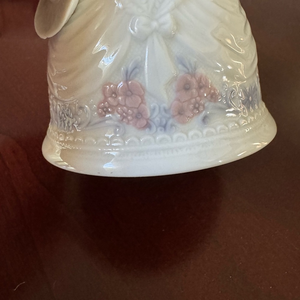 Lladro Lady Figurine in Pink and Cream - Picture 9 of 12